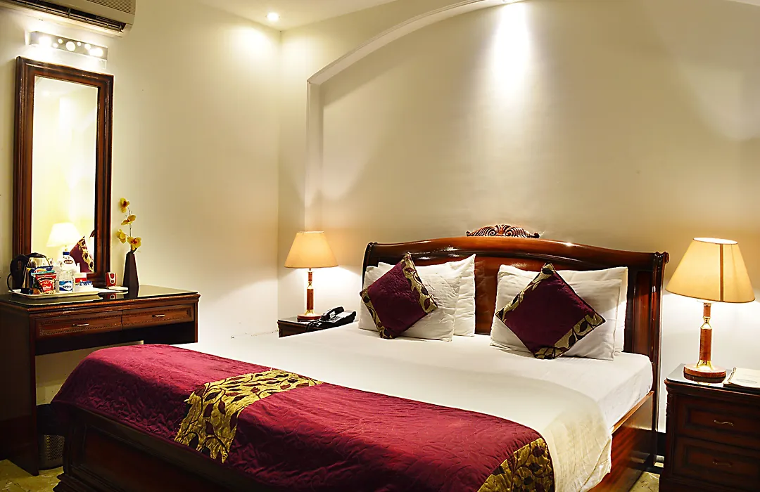Hotel Emperor Palms-1